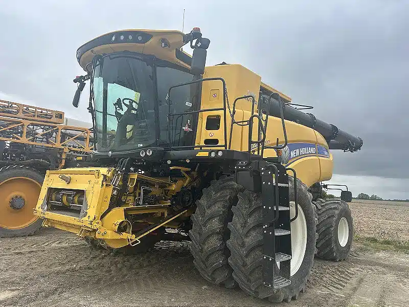 Gallery image 1 for Used 2021 New Holland CR8.90 Combine