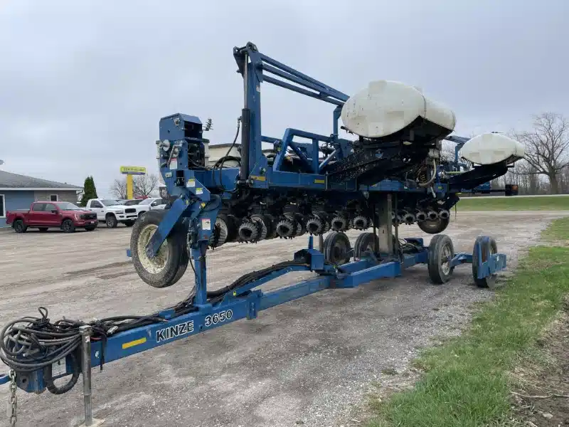 Gallery image 2 for Used 2003 Kinze 3650 Planter