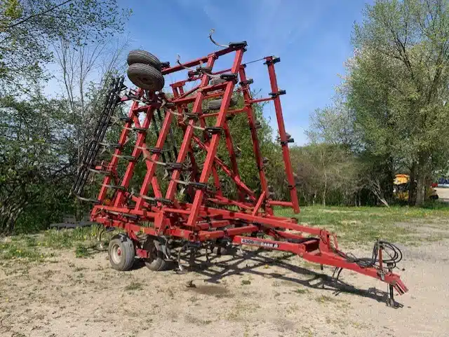 Gallery image 1 for Used 1998 Case IH 4300 Cultivator