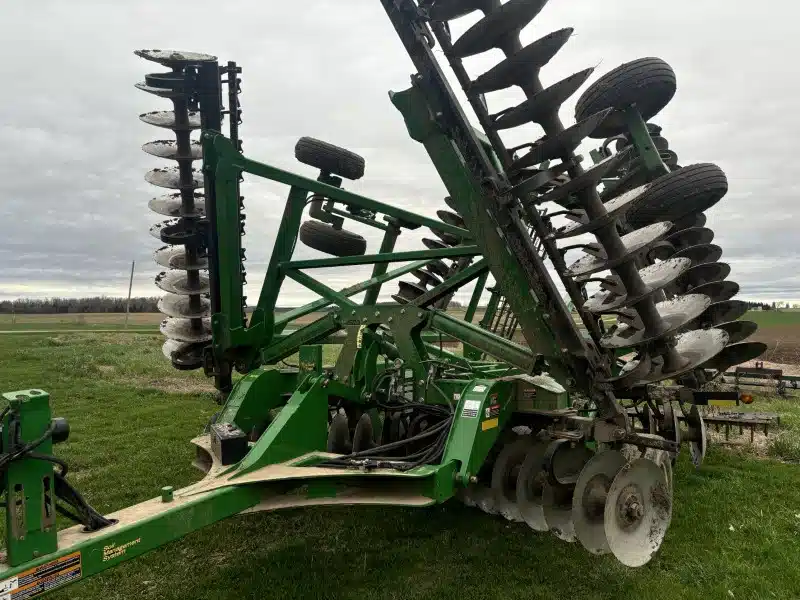 Gallery image 2 for Used 2016 John Deere 2623 Disc