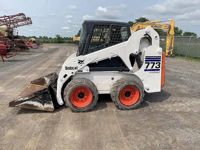 Gallery image 2 for Used 2000 Bobcat 773 Skid Steer
