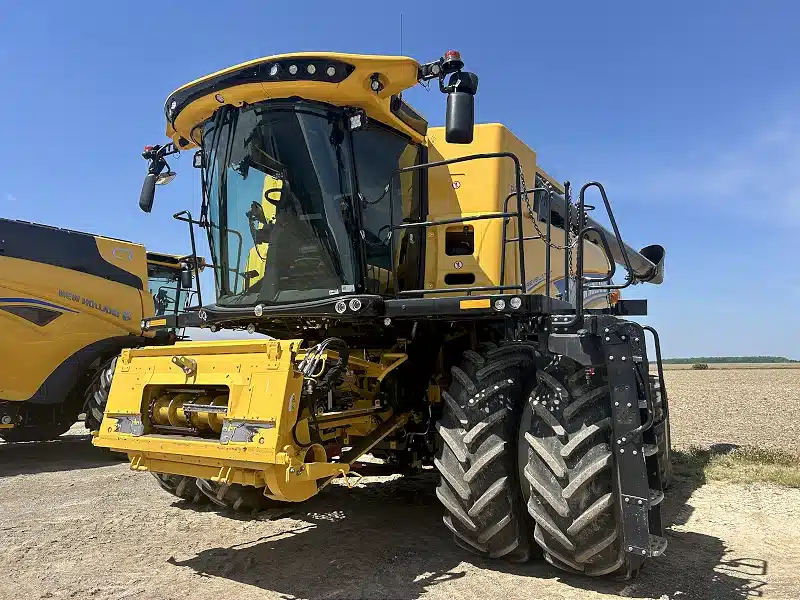 Gallery image 2 for Used 2023 New Holland CR7.90 Combine