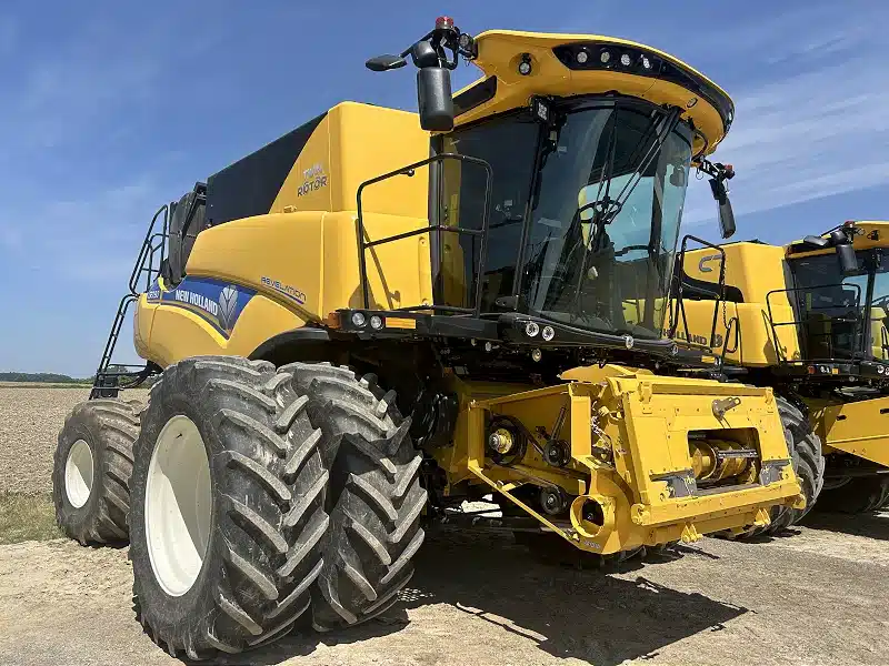Gallery image 1 for Used 2023 New Holland CR7.90 Combine