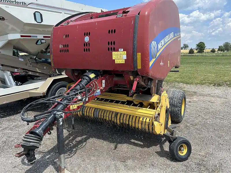Gallery image 1 for Used 2016 New Holland ROLL-BELT 450 Round Baler