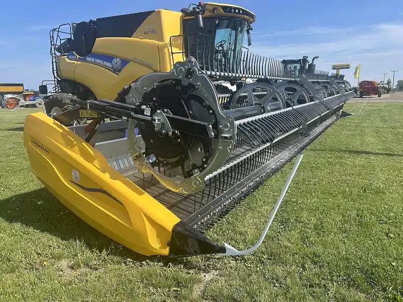 Gallery image 2 for New 2025 MacDon FD245 Header - Flex Draper