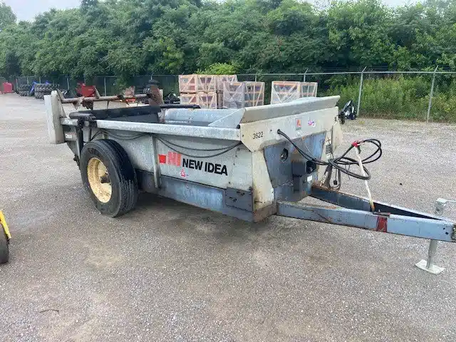 Gallery image 1 for Used 1995 New Idea 3622 Manure Spreader