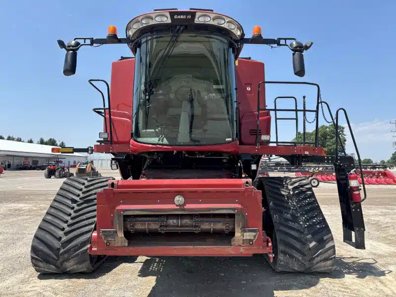 Gallery image 2 for Used 2014 Case IH 8230 Combine