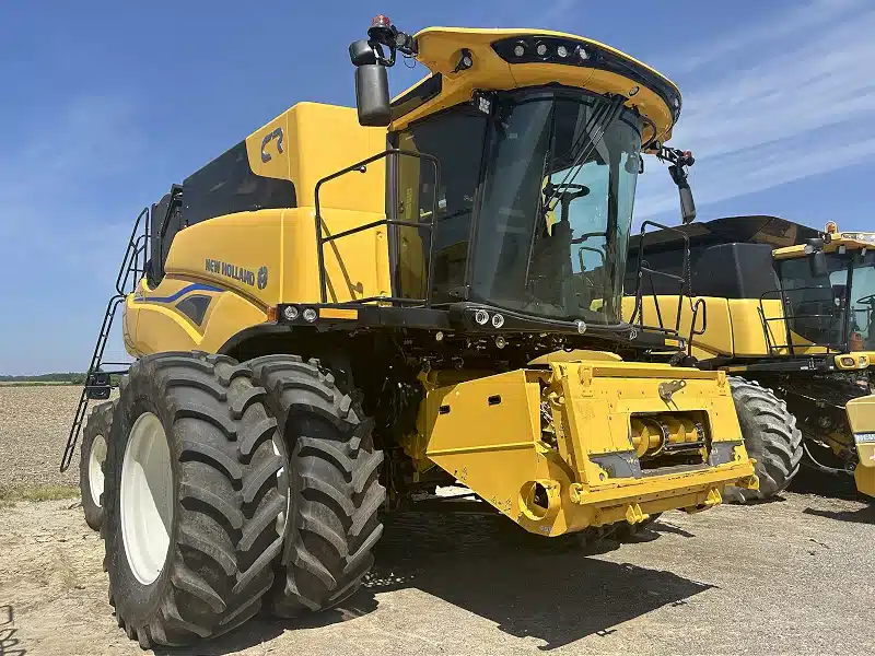 Gallery image 2 for Used 2024 New Holland CR7.90 Combine