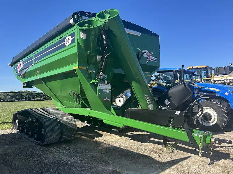 Gallery image 2 for New 2025 J&M 1112-20T Grain Cart