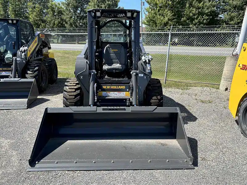 Gallery image 2 for New 2025 New Holland L320 RG-NA Skid Steer