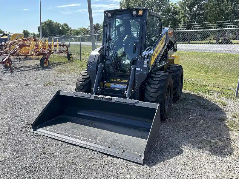 Gallery image 1 for 2025 New Holland L328 RG-NA Skid Steer