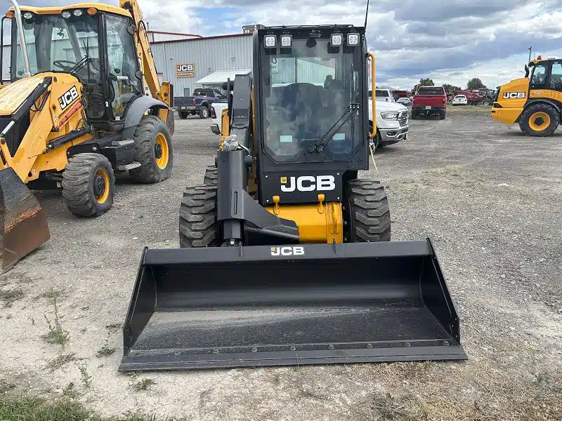 Gallery image 2 for New 2025 JCB 270W Skid Steer