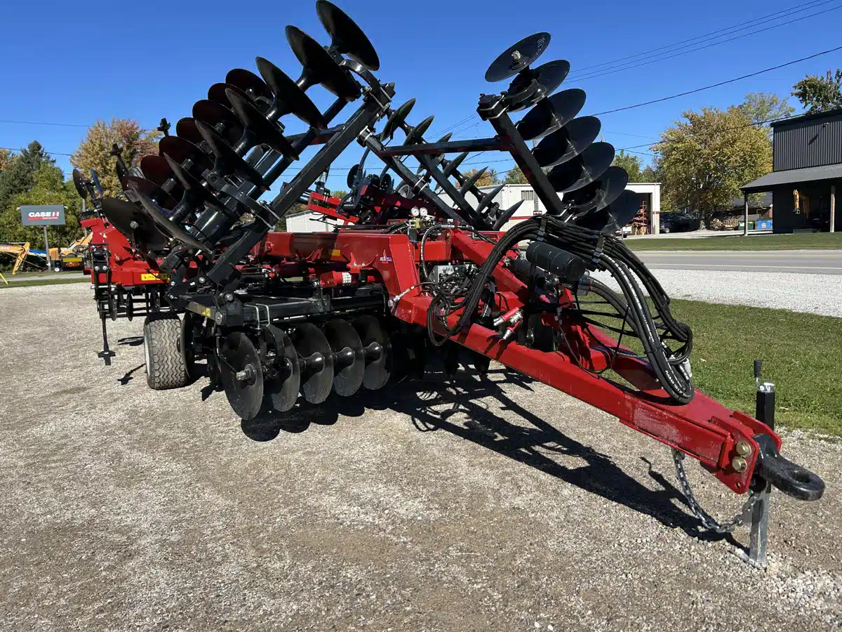 Gallery image 1 for New 2025 Case IH ECOLO-TIGER 875 Disc Ripper