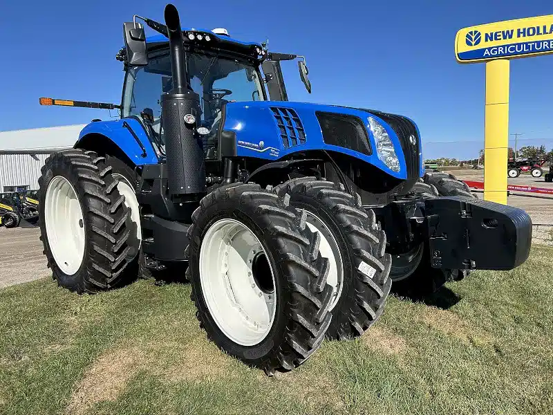 Gallery image 2 for 2025 New Holland T8.325 PLMI Tractor