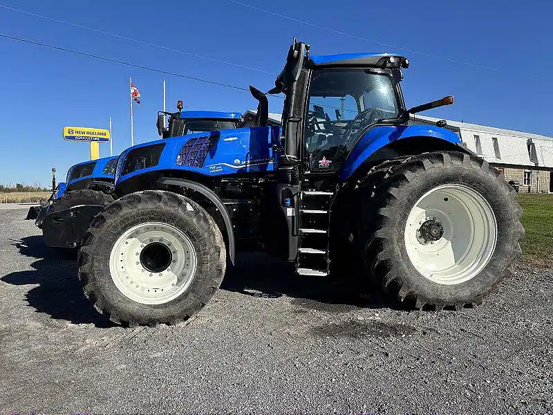 Gallery image 2 for New 2025 New Holland T8.415 PLMI Tractor