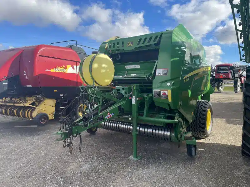 Gallery image 1 for Used 2019 John Deere V451R Round Baler