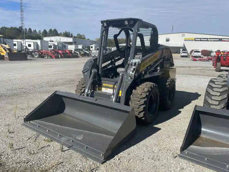 Gallery image 1 for New 2025 New Holland L320 RG-NA Skid Steer