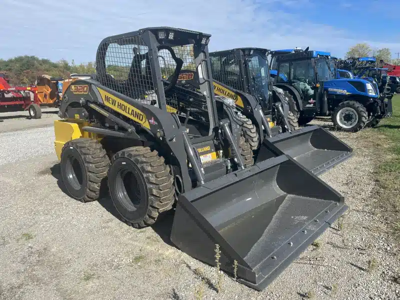 Gallery image 1 for 2026 New Holland L320 RG-NA Skid Steer