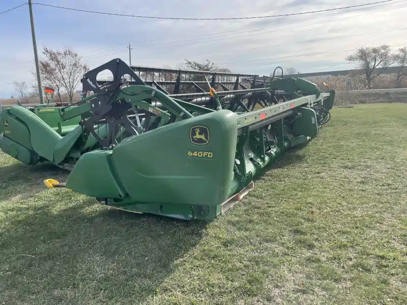 Gallery image 2 for Used 2014 John Deere 640FD Header - Draper