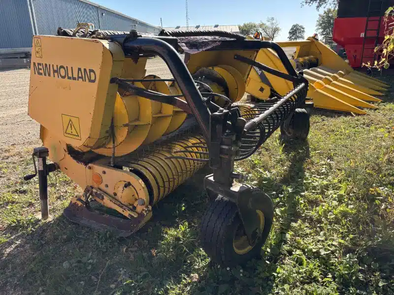 Gallery image 2 for Used 2002 New Holland 350W Header - Forage