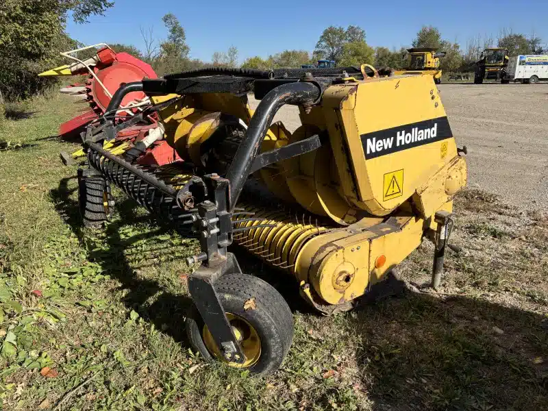 Gallery image 1 for Used 2002 New Holland 350W Header - Forage