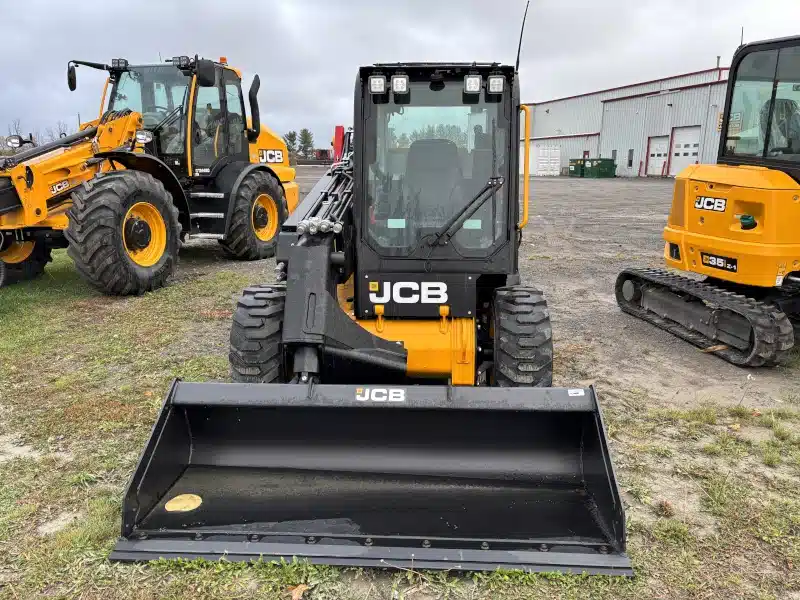 Gallery image 2 for New 2025 JCB 3TS-8W Skid Steer