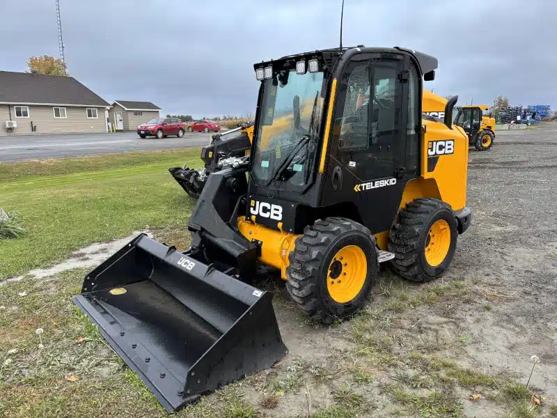 Gallery image 1 for New 2025 JCB 3TS-8W Skid Steer