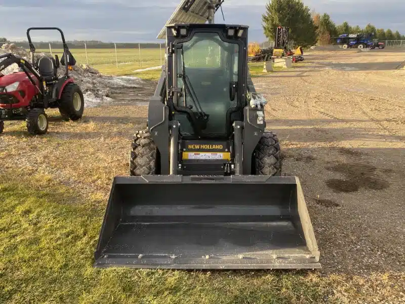 Gallery image 2 for 2025 New Holland L320 RG-NA Skid Steer