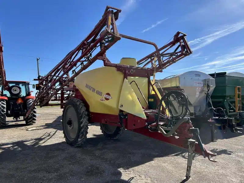 Used 2011 Hardi NAVIGATOR 4000 Sprayer - Pull Type