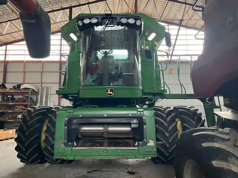 Gallery image 2 for Used 2010 John Deere 9570 STS Combine