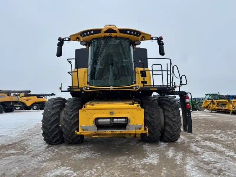 Gallery image 2 for 2017 New Holland CR7.90 Combine