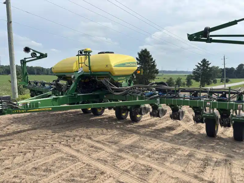 Gallery image 1 for 2017 John Deere 1775NT Planter