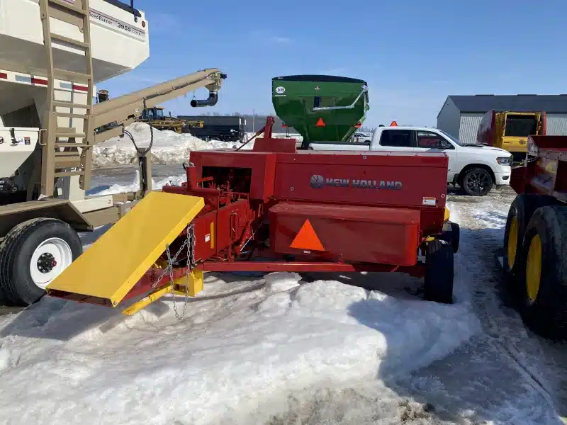 Gallery image 2 for 2025 New Holland HAYLINER 275 Square Baler - Small