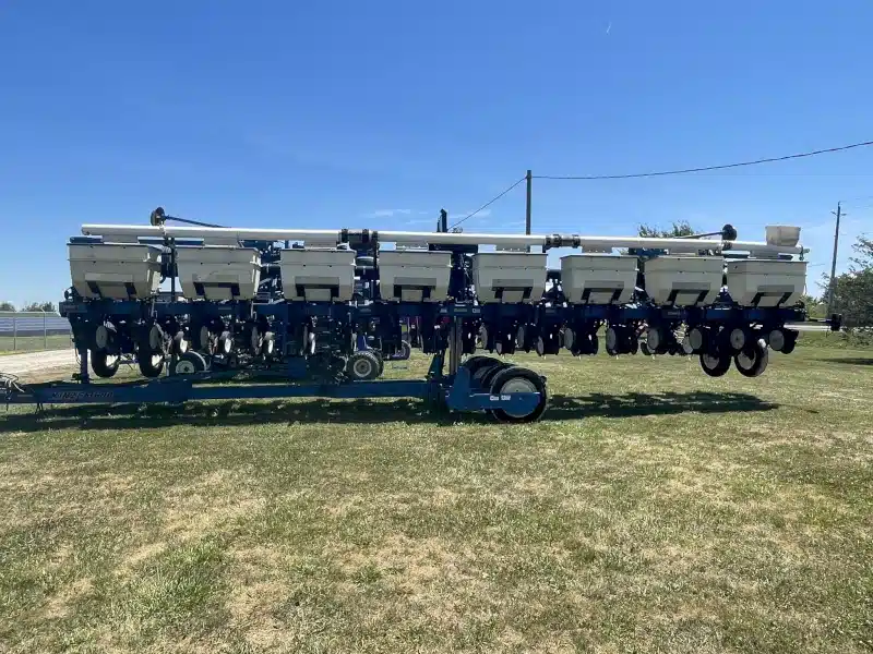 Gallery image 2 for 2014 Kinze 3600-16R Planter