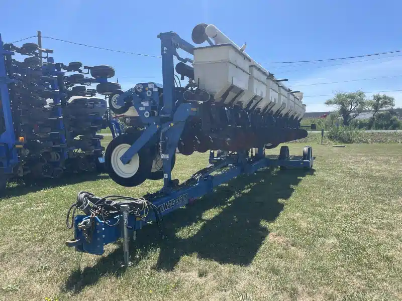 Gallery image 1 for 2014 Kinze 3600-16R Planter