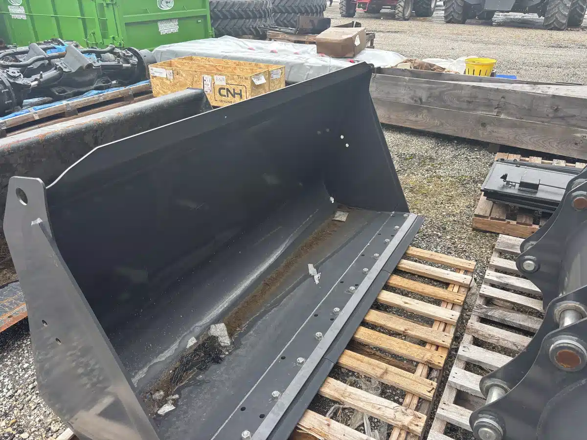 Gallery image 2 for 2023 New Holland 1.05 CU YD Bucket