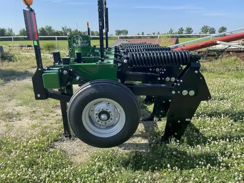 Gallery image 2 for 2025 Unverferth 122 Subsoiler