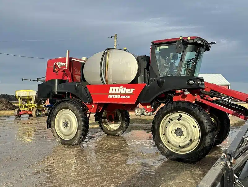 2008 Miller 4275 Sprayer - Self Propelled
