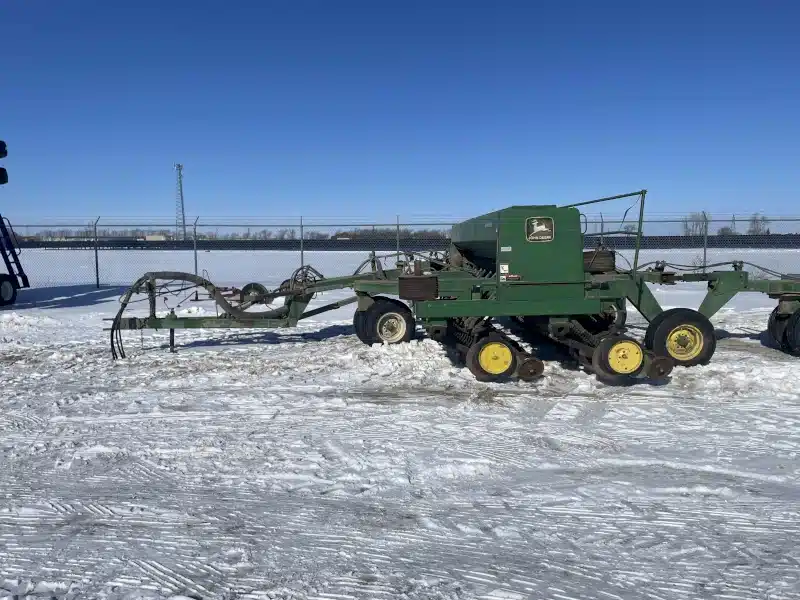 Gallery image 2 for 1993 John Deere 750 NO TILL Air Drill