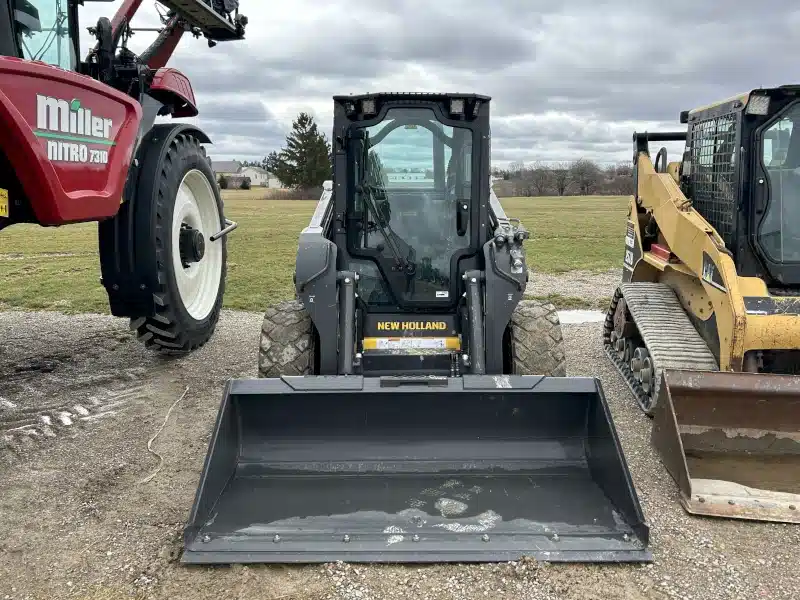 Gallery image 2 for 2023 New Holland L320 Skid Steer