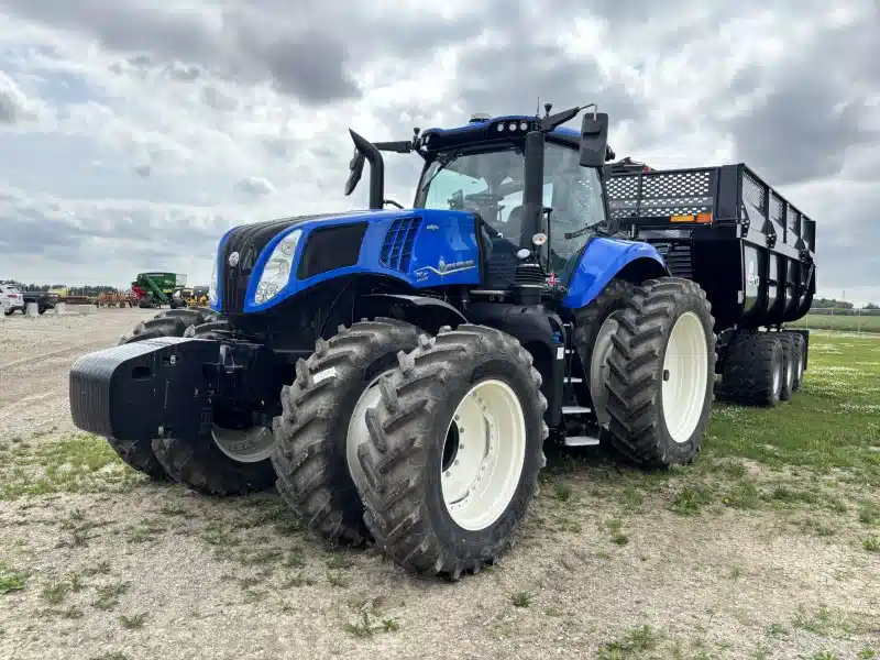 Photo de la Galerie 1 pour 2026 New Holland T8.325 Tracteur