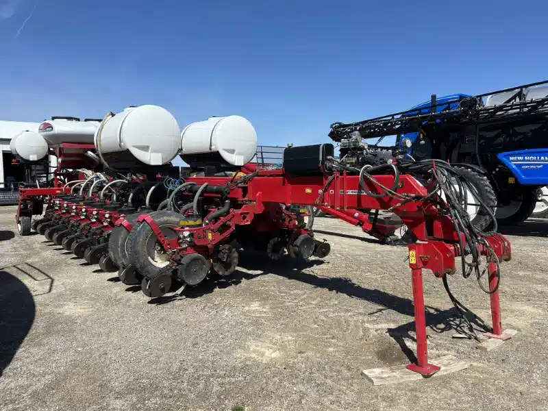 Photo de la Galerie 1 pour 2013 Massey Ferguson 8824 Planteur