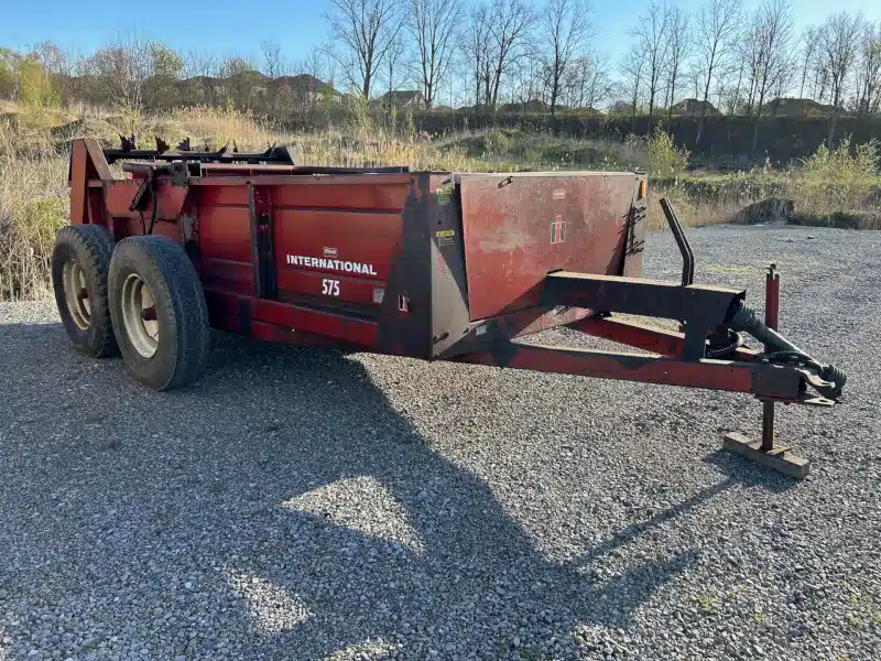 Gallery image 1 for 1972 International 575 Manure Spreader