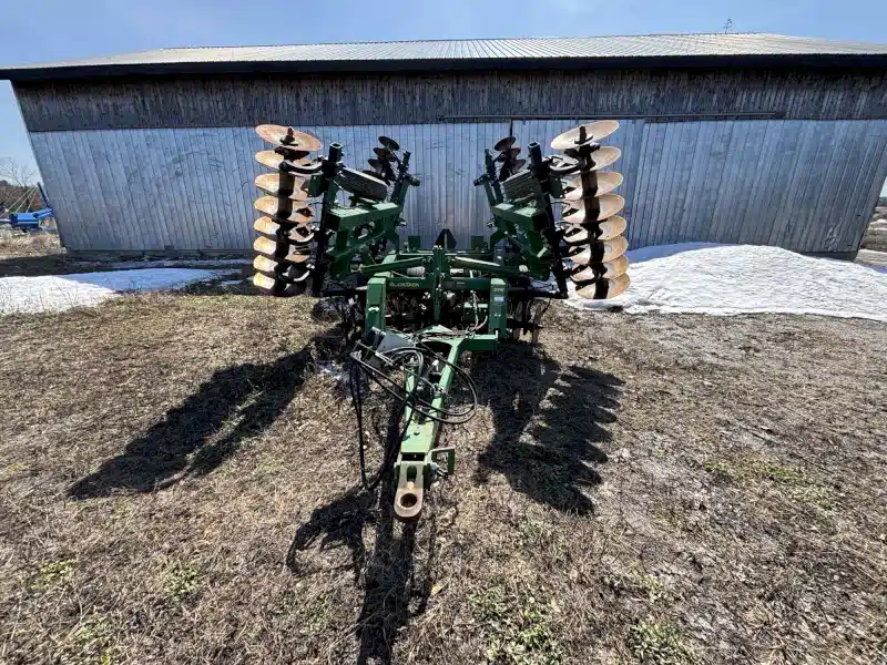 Gallery image 1 for 2004 John Deere 637 Disc