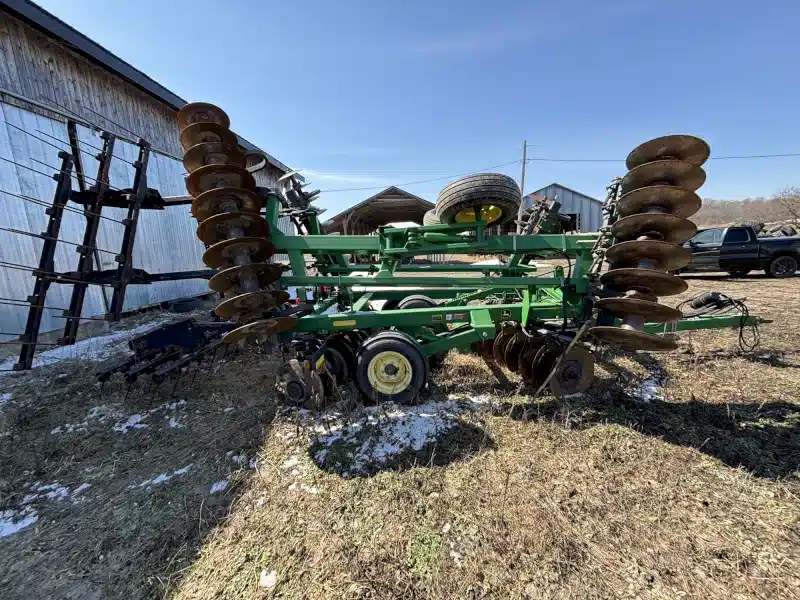 Gallery image 2 for 2004 John Deere 637 Disc
