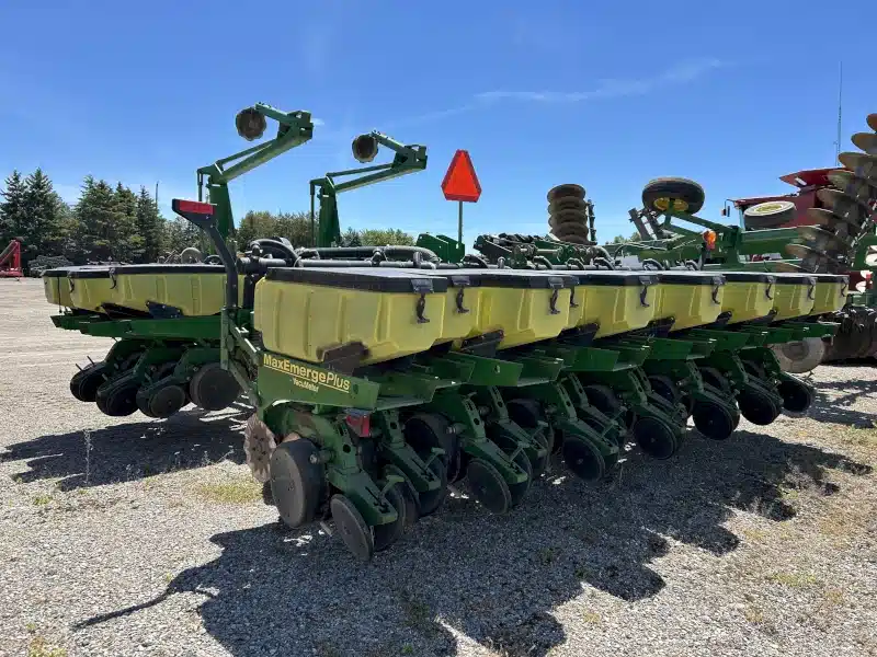 Photo de la Galerie 2 pour 1996 John Deere 1780 Planteur