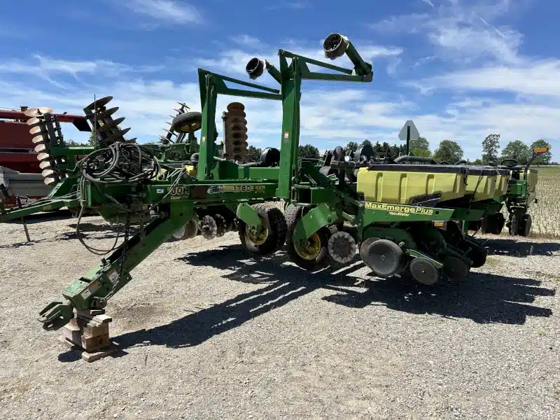 Photo de la Galerie 1 pour 1996 John Deere 1780 Planteur