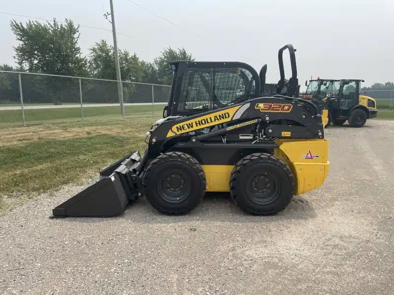 Gallery image 2 for 2026 New Holland L320 RG-NA Skid Steer