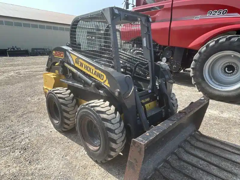 Photo de la Galerie 2 pour 2018 New Holland L220 chargeuse à direction à glissement