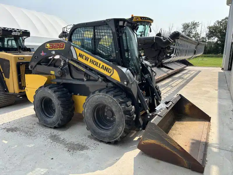 Photo de la Galerie 2 pour 2024 New Holland L328 chargeuse à direction à glissement